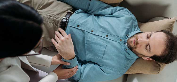 woman therapist checks reclining patient