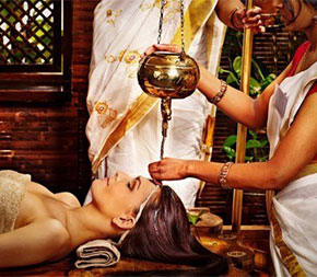client receiving ayurveda treatment