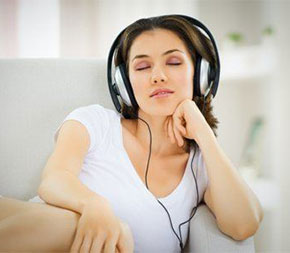 woman doing sound healing therapy