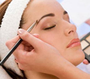 cosmetologist with client