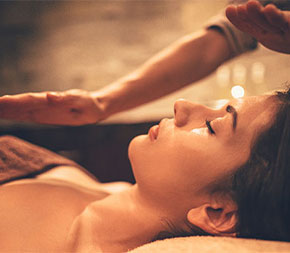 client in reiki therapy session