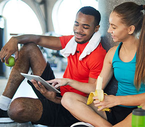 sports nurtritionist with client