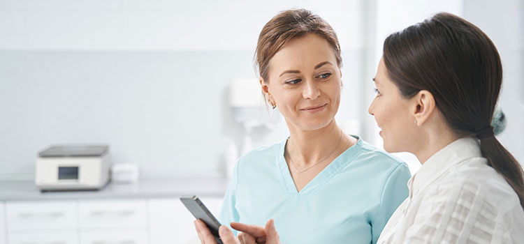 cosmetology student talks to instructor about licensing requirements